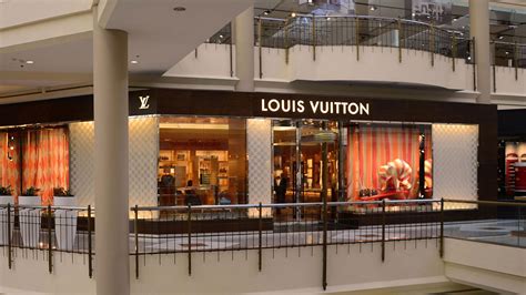 louis vuitton hours|louis vuitton locator.